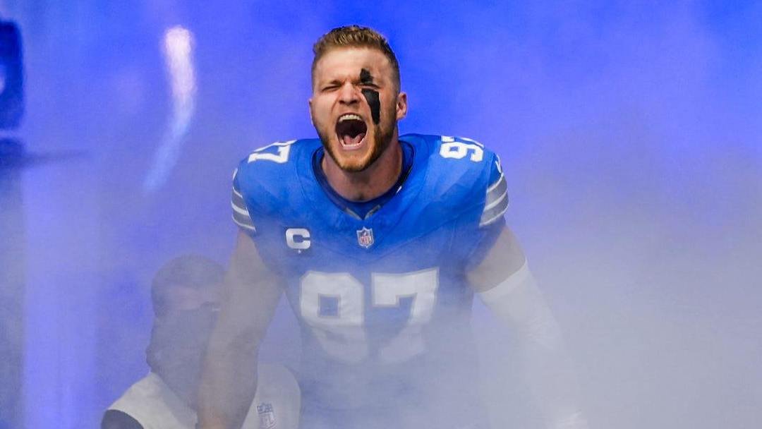 Tom Brady and Aidan Hutchinson Connect Before Detroit Lions' Playoff Game