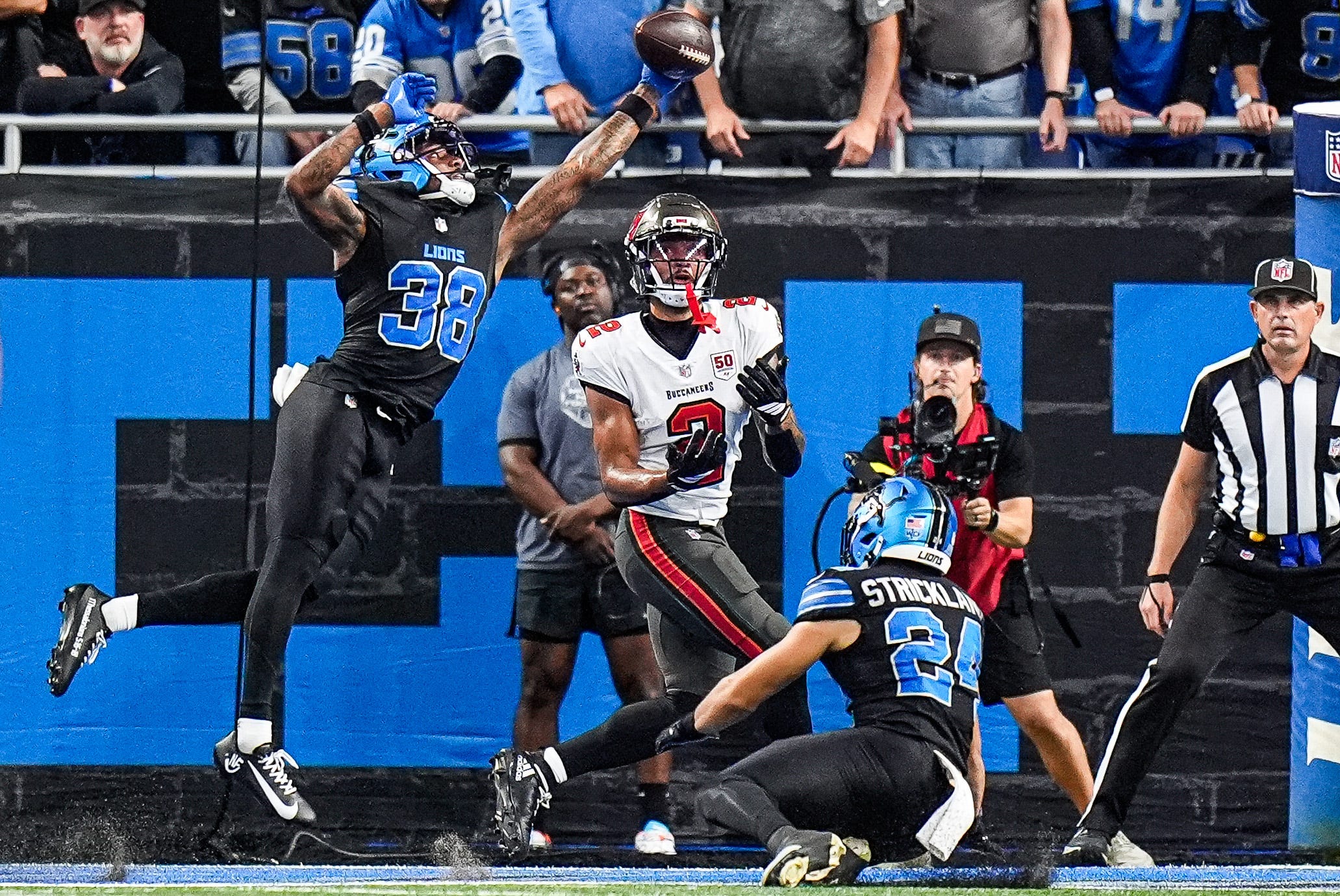 As the NFL trade deadline looms next week, all eyes are on the Detroit Lions